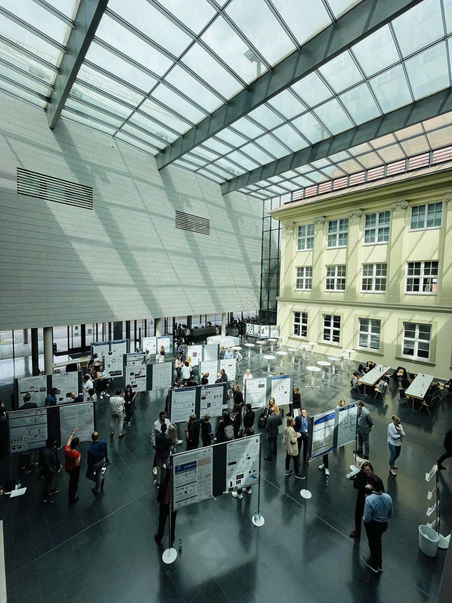 BarteltLab's tweet photo. @Ferroptosis2306 @dfg_public @RVZ_Wuerzburg @Uni_WUE Heated discussion at the posters! https://t.co/u5BG0jUB84