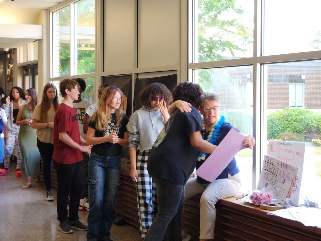 DCMS_hornets's tweet image. We celebrated Mrs. Wade, who is retiring as our School Security Officer, with a schoolwide parade. Congratulations 🎉; we will miss you❤️! She has made DCMS a great place for students and staff! 

#ItsAGreatDayToBeAHornet