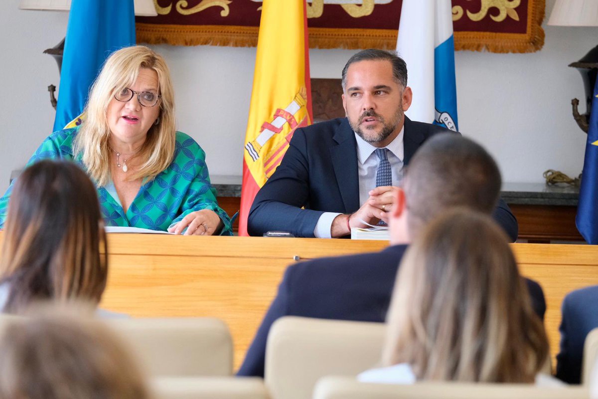 KilianSanjuan's tweet photo. Hoy he participado en la Semana de la Administración Abierta organizada por la #DirAGE La Palma.
Pude hablar de la configuración del #Senado en el marco de las CCGG y su relación con el Gobierno. Recogido en los títulos III y V de la CE.
#AdministraciónAbierta #Senado https://t.co/LYIsK69Dp2