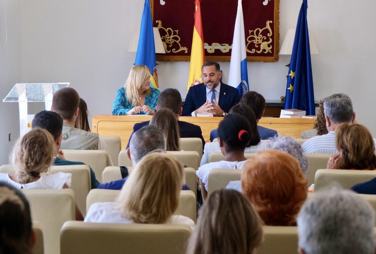 KilianSanjuan's tweet photo. Hoy he participado en la Semana de la Administración Abierta organizada por la #DirAGE La Palma.
Pude hablar de la configuración del #Senado en el marco de las CCGG y su relación con el Gobierno. Recogido en los títulos III y V de la CE.
#AdministraciónAbierta #Senado https://t.co/LYIsK69Dp2
