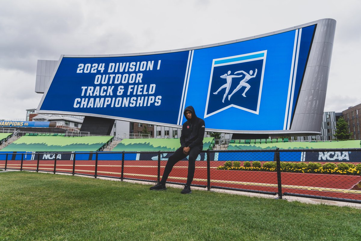 Shaun___M's tweet photo. Last collegiate meet in the books. ✅

14x All-American, 5x NCAA podium finisher, 13x conference champion, 6x conference MVP, 2x Bowerman Watchlist, Big 12 Performer of the Year, school record holder, and counting…

Thank you for the last 4 years, Houston. ❤️ https://t.co/LPcBjV9mmw