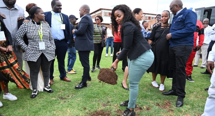 Mntax77's tweet image. We are still waiting on you as Bushkoppies dwellers @jhbproperty your silence over time is worrysome #SouthernFarmMegaProject