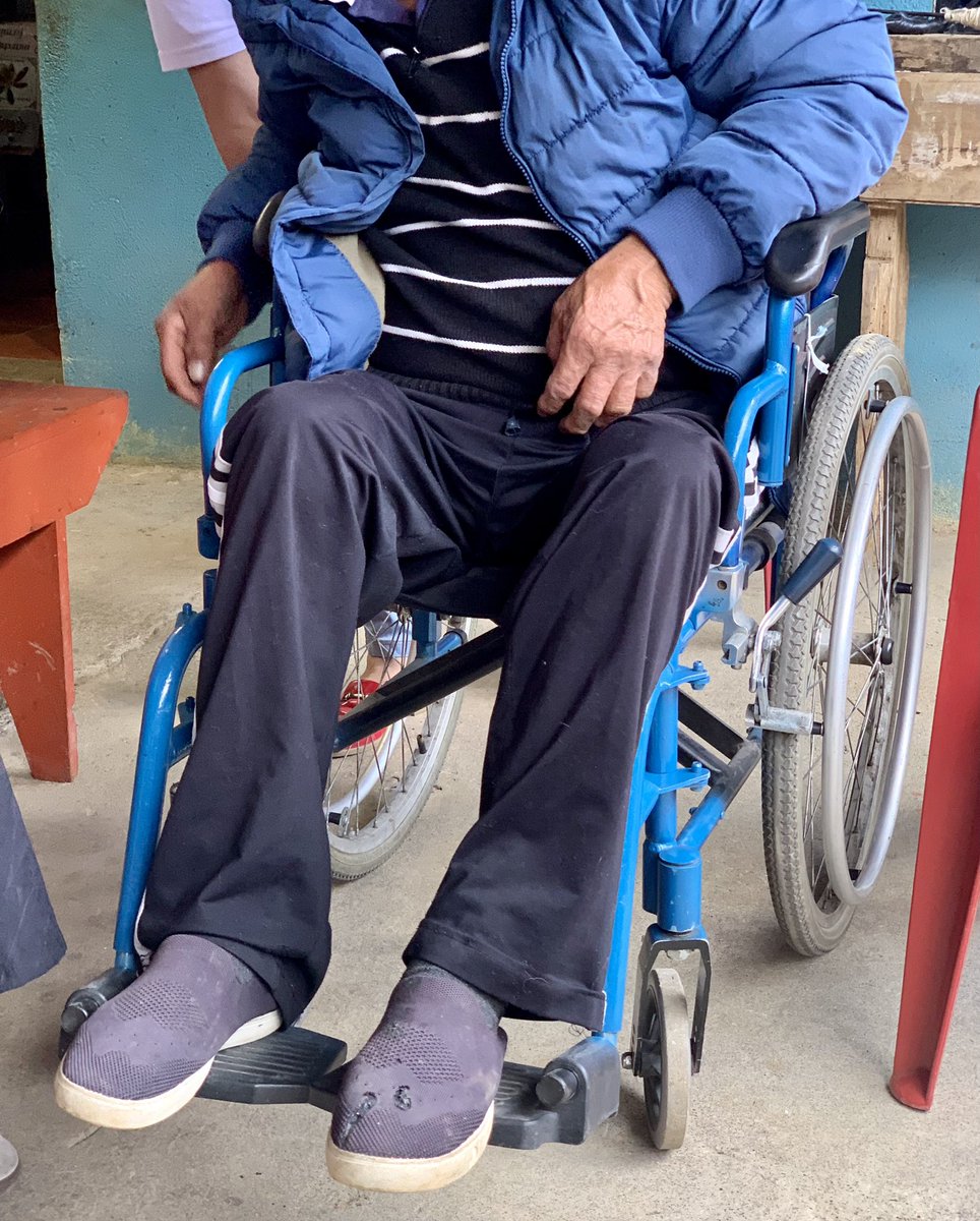 majosogo1's tweet photo. 📍 #Gualel | En el barrio #ElAri Rodrigo recibió una silla de ruedas como parte del proyecto de ayudas técnicas.
Es importante coordinar acciones que nos permitan atender las necesidades de la comunidad. 🙌🏼 https://t.co/Luln5EaCLX