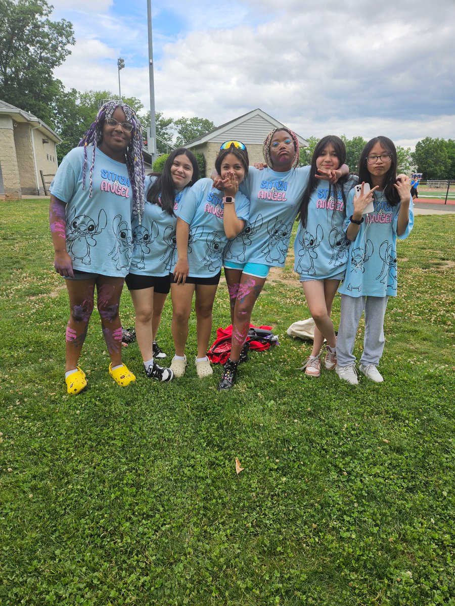 DunellenLMS's tweet image. Busy but fun last week of school at LMS💙💙💙 Field day &amp;amp; 8th Grade promotion rehearsal! #1moredayofschool