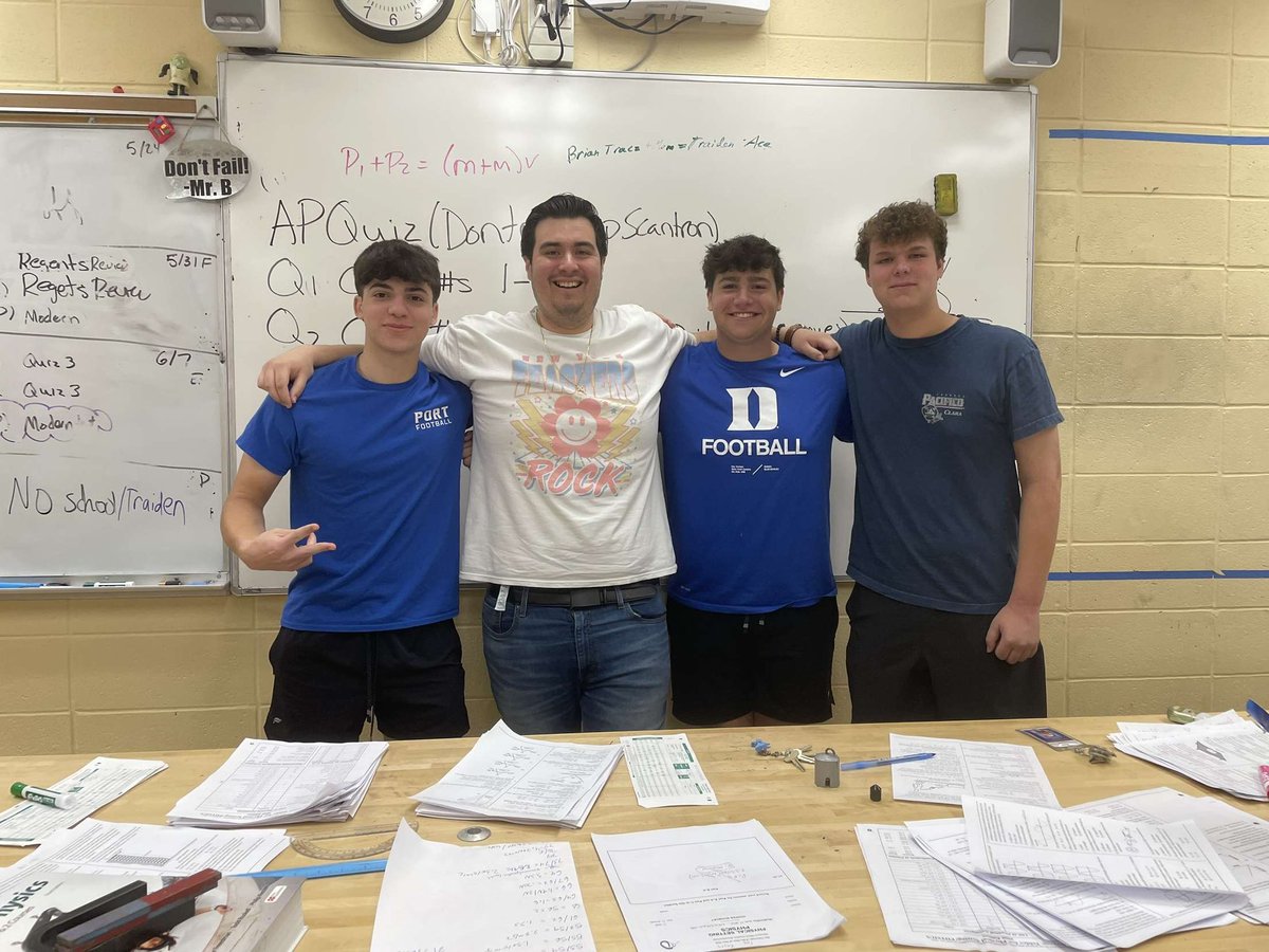 K1Bax's tweet photo. We have officially retired from The Corner! Congrats to @Poplop24Max, @MaxTaylor_21, @asarchese19, @bigtickt, @aidantracz11 , and @ackikitay__27 on our amazing class. Also thanks to Mr B for a great 3/4 of a year. #sayonarasari #washed #bomb #chrisblake #buttnaked #weapon https://t.co/Xl9cuMr180
