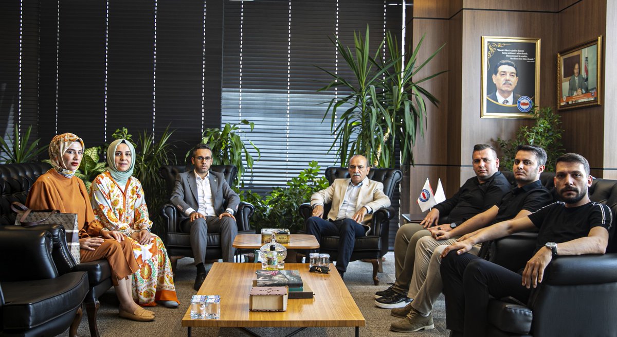 Sendikamızın çatısı altında yeni kurulan Büro Memur-Sen Gençlik Komisyonu Başkanı Bekir Çetin ve komisyon üyelerimiz Genel Başkanımız Yusuf Yazgan’ı ziyaret etti. 

Genel Başkan Yardımcımız Kaan Çetinbaş’ın da bulunduğu görüşmede Komisyon Başkanı Bekir Çetin çalışmaları hakkında