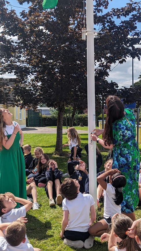 ConventNewport's tweet photo. We raise our new Green Flag for litter &amp; waste yesterday! Our brilliant committee treated everyone in the school to a cupcake to say thanks for all the work for the past 2 years. Well done everyone! 💚🏆@greenschoolsire https://t.co/L0CYdp6L24