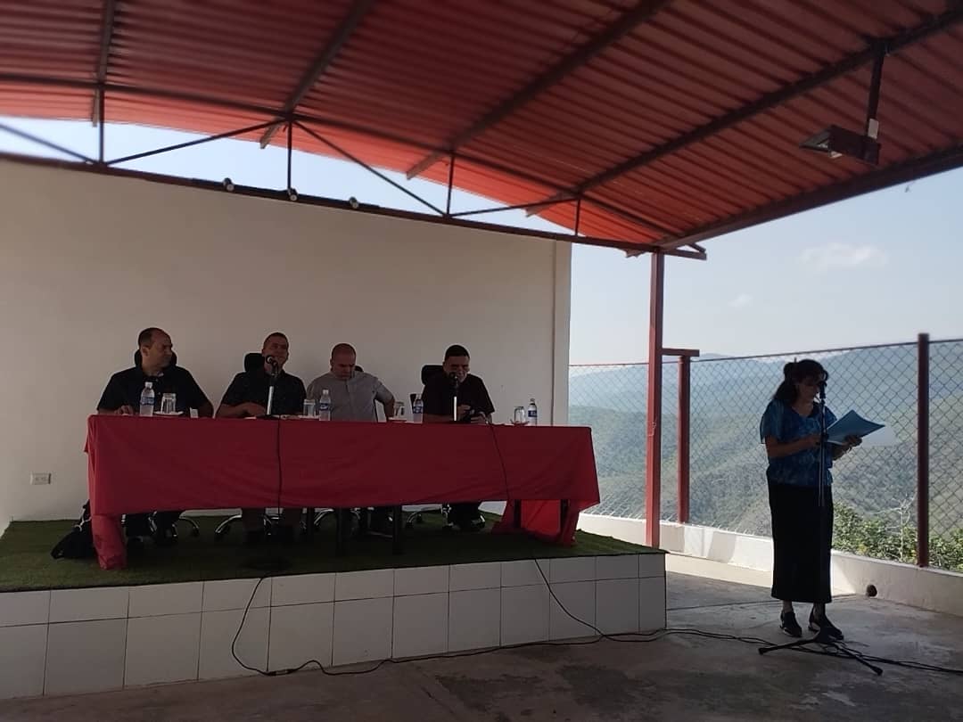 DocenciaVen's tweet photo. @cubacooperaven @japortalmiranda @MINSAPCuba #CubaPorLaVida #CubaPorLaSalud #PorUnaDocenciaDeSalud Recibimiento al 9no grupo de Diplomantes con la presencia del Dr Michel Cabrera Laza Director de la UCCM,Dr Yusleivy Martínez Carmona Jefe de la Misión Médica y directivos MMCV https://t.co/VV4Se9pfuS
