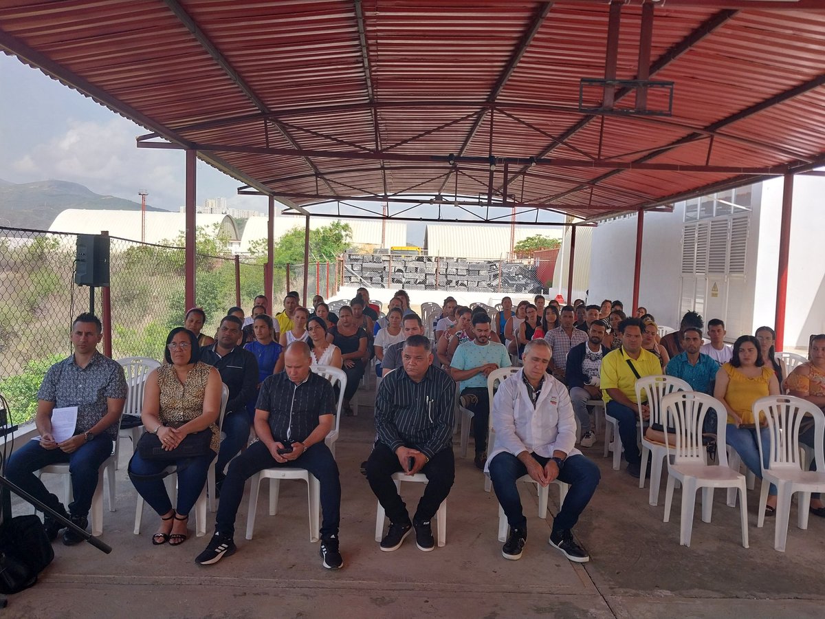 DocenciaVen's tweet photo. @cubacooperaven @japortalmiranda @MINSAPCuba #CubaPorLaVida #CubaPorLaSalud #PorUnaDocenciaDeSalud Recibimiento al 9no grupo de Diplomantes con la presencia del Dr Michel Cabrera Laza Director de la UCCM,Dr Yusleivy Martínez Carmona Jefe de la Misión Médica y directivos MMCV https://t.co/VV4Se9pfuS