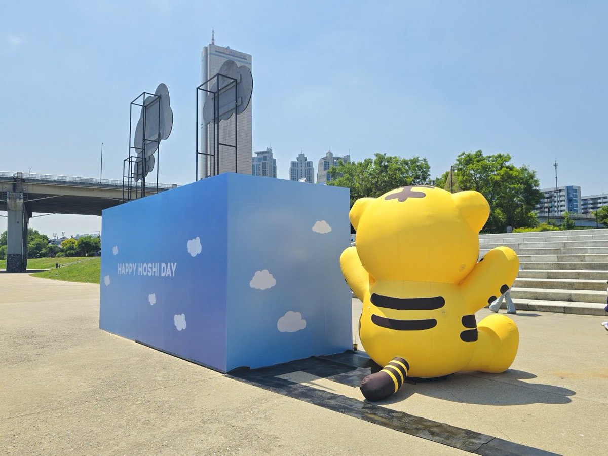 China_HoshiBar's tweet photo. 𝟐𝟎𝟐𝟒 𝐇𝐨𝐬𝐡𝐢✨𝐁𝐢𝐫𝐭𝐡𝐝𝐚𝐲 𝐏𝐫𝐨𝐣𝐞𝐜𝐭 
𝐂𝐨𝐦𝐢𝐧𝐠 𝐒𝐨𝐨𝐧🗺️ 

🍯 𝐏𝐚𝐫𝐭.𝟏𝟑 한강에 오버사이즈 탐탐?！

#세븐틴 #HOSHI #SEVENTEEN #호시 #ホシ@pledis_17 https://t.co/YAKYxBQF9p