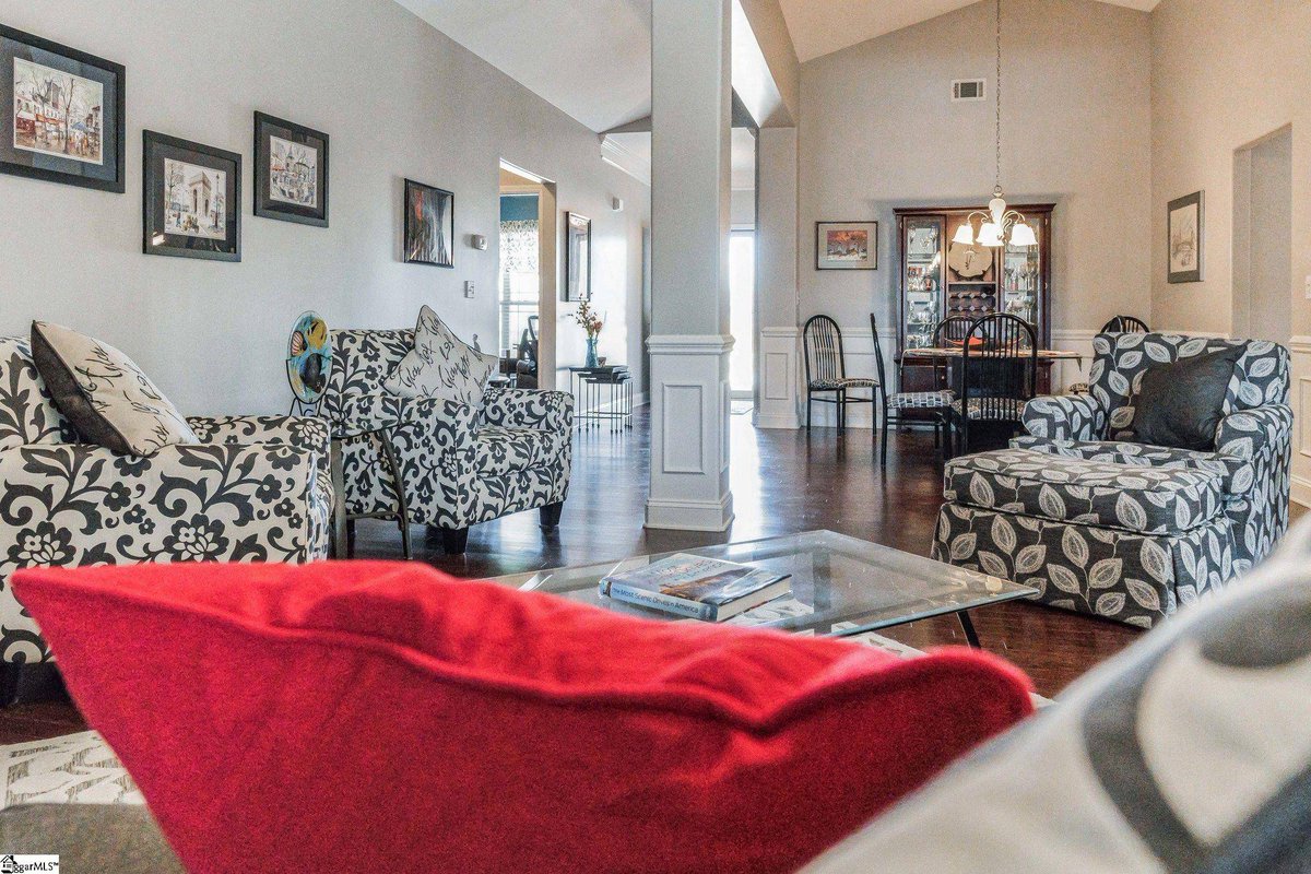 Listing Price: $372,000
This beautiful home at 237 Scottish Avenue, Simpsonville, SC 29680 is a fantastic property with 3 bedrooms and 2.0 bathrooms. 
See more here: barbaramoore.chime.me/d8raanf8