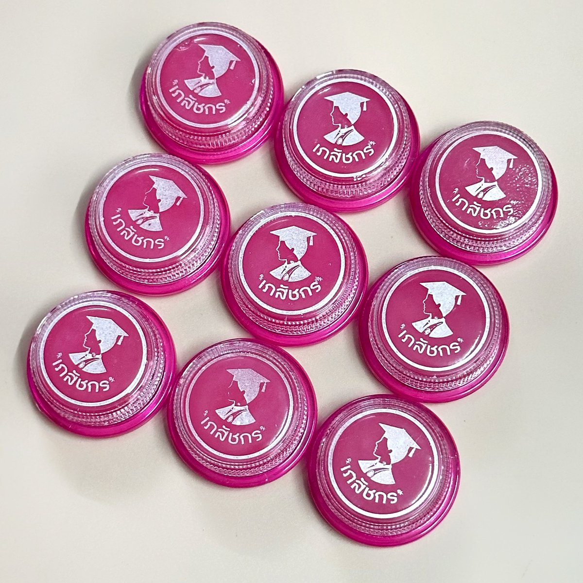 lovelovebabybeb's tweet photo. ราคาตลับละ 10 กว่าบาทแต่แก้ปากคล้ำโคตรปัง ทาทุกวันปากอมชมพูขึ้นไม่เกินจริง https://t.co/wcVTYbI2d7