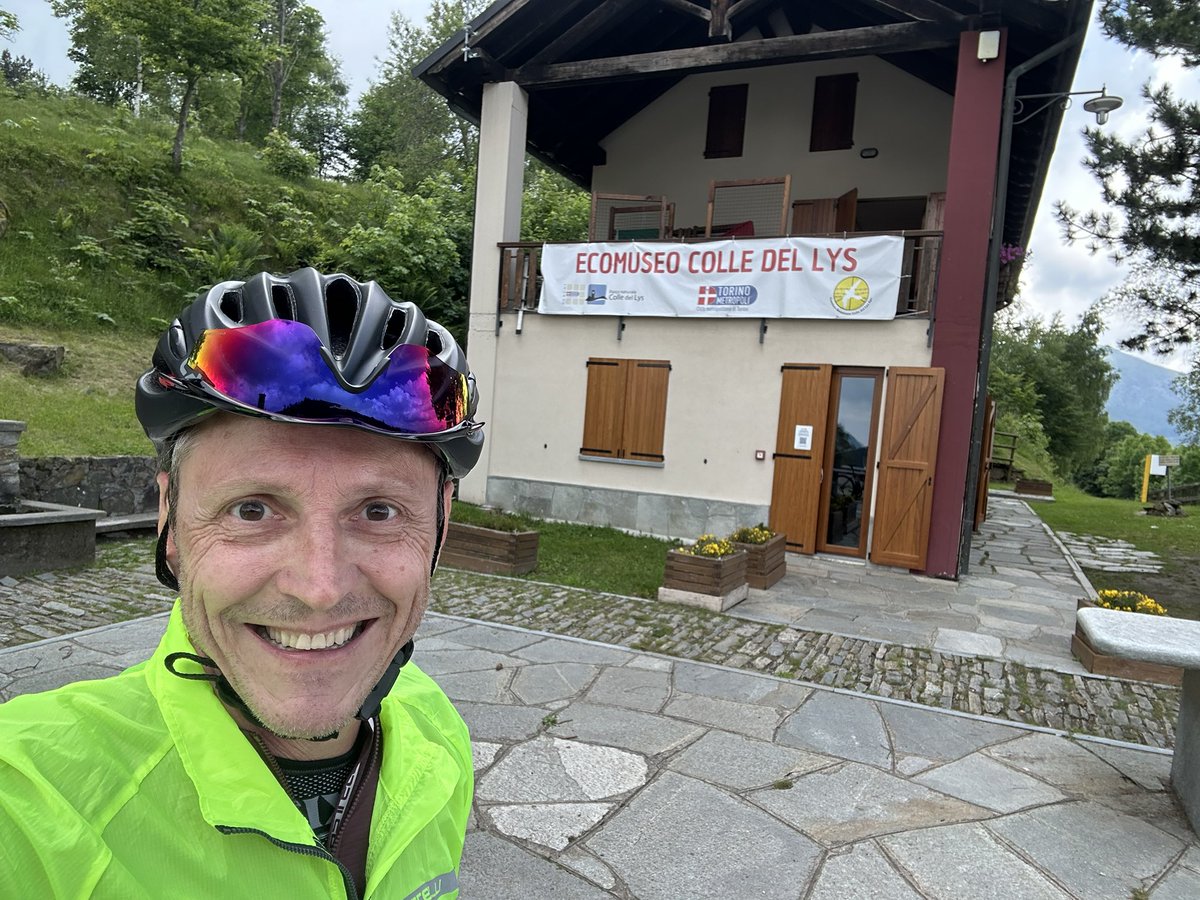 Viciupacciu's tweet photo. Un saluto dal #ColleDelLys ⛰️🚴🏼♂️💪
(Mt. 1.300)
#Ciclismo https://t.co/cy1IlinIYc
