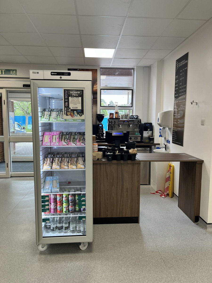 misstickle101's tweet image. The coffee bar in Outpatient 3 LGH is open for business. Serving hot &amp;amp; cold drinks, snacks, cakes &amp;amp; sandwiches. Grab your meal deal here for £3.50 &amp;amp; save the long walk to the shop or the canteen! This is a fabulous project form our SDMC. #WellDoneTeam @DianeBr68144961 @Cjparker32