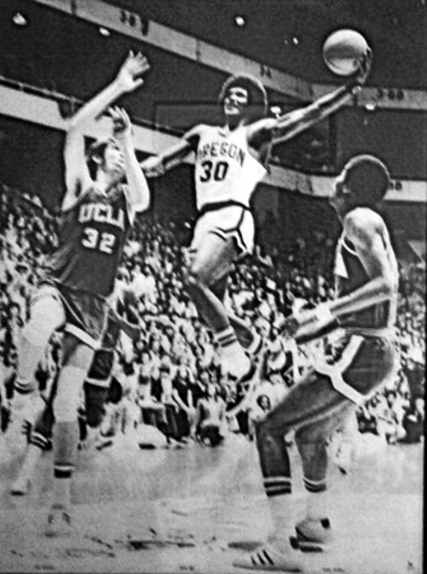 SoCalDuck_Buck's tweet photo. Jerry West &amp; San Diego Hoops Royalty Bill Walton in a week, Devastated @PeterVecsey1 I've had this poster of my All-time Fave🦆 #Oregon Legend #RonLee since 1974! When I posted it Walton Replied; 
"I Blocked that Shot" 
(RIP) Legend #BillWalton🙏 https://t.co/z76uZCydmK