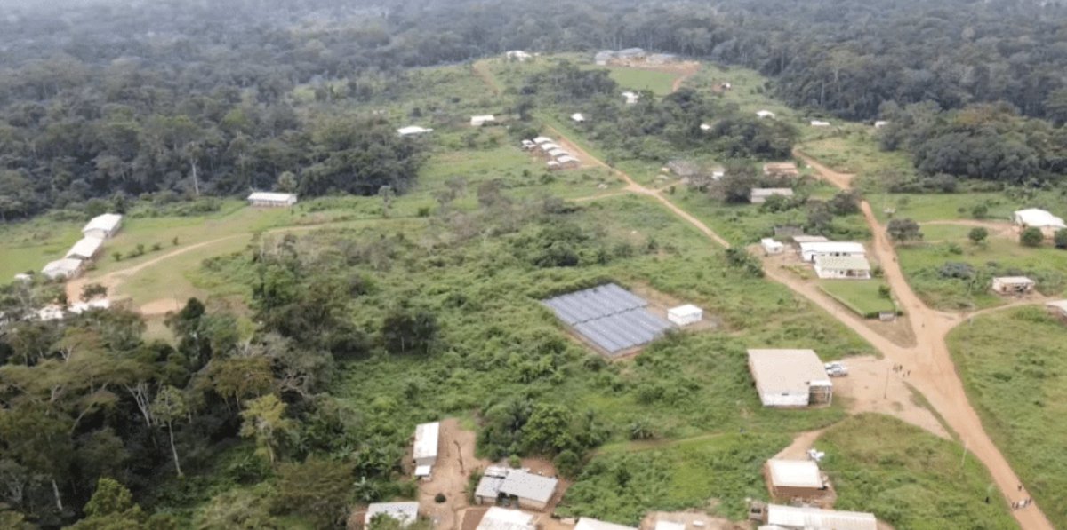HuaweiNA's tweet image. 🌞 Découvrez via ce reportage l&apos;électrification rurale au #Cameroun

🔋 Le Cameroun adopte l&apos;énergie solaire pour électrifier des zones rurales. Avec les technologies de Huawei, les habitants de Konabeng et Edzendouan bénéficient désormais d&apos;une meilleure qualité de vie. 🌐🏥📚…