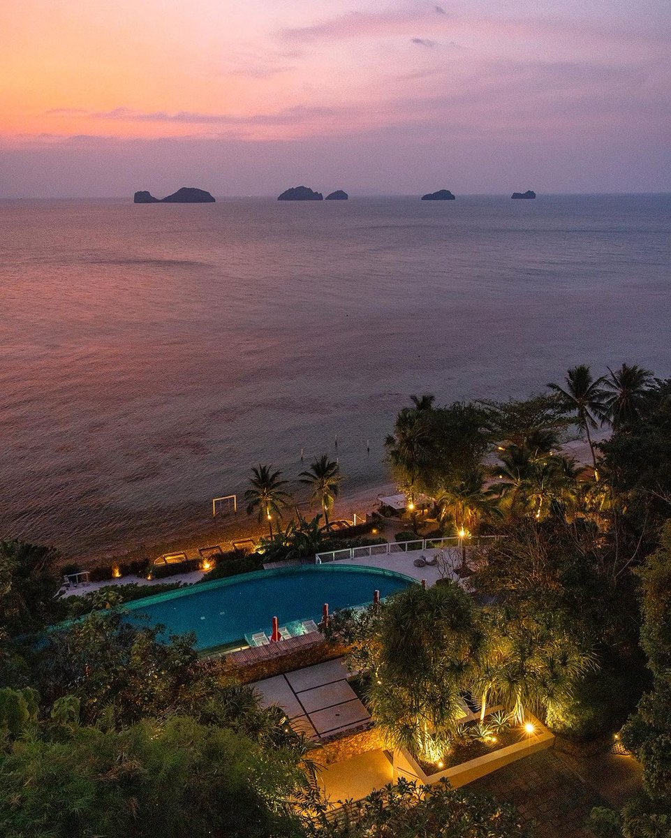 "Peace is liberty in tranquillity."
– Marcus Tullius Cicero

📸 <a href="/kelseyinlondon/">Kelsey in #CLE</a>

#StayInspired #ConradKohSamui #Thailand