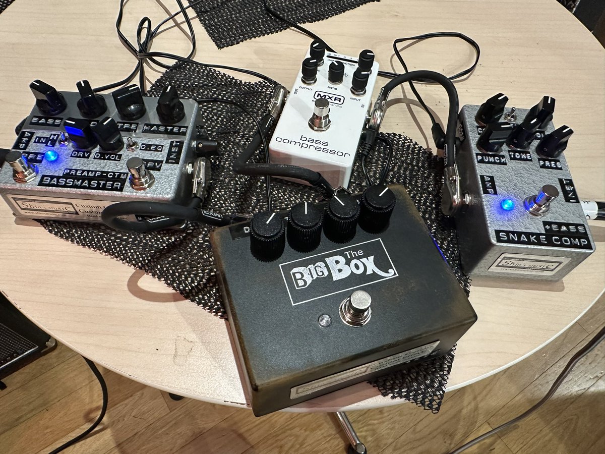 TakaoShimizu's tweet photo. Shin’sMusic
SnakeComp+bass
TheBigBox
BassMaster
#ProCoRat https://t.co/SFvuYtUUcG
