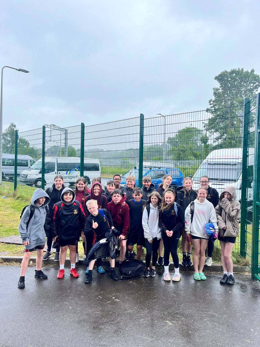 PencoedPE's tweet photo. Amazing performances for yr7 today:

Leela 🥇 200m
Maddie 🥇 shot put
Girls relay 🥇
Nancy 🥉long jump 
Nancy 4th 100m final
Deri 4th discus 
Max 5th 1500m https://t.co/31UBop9Ggq