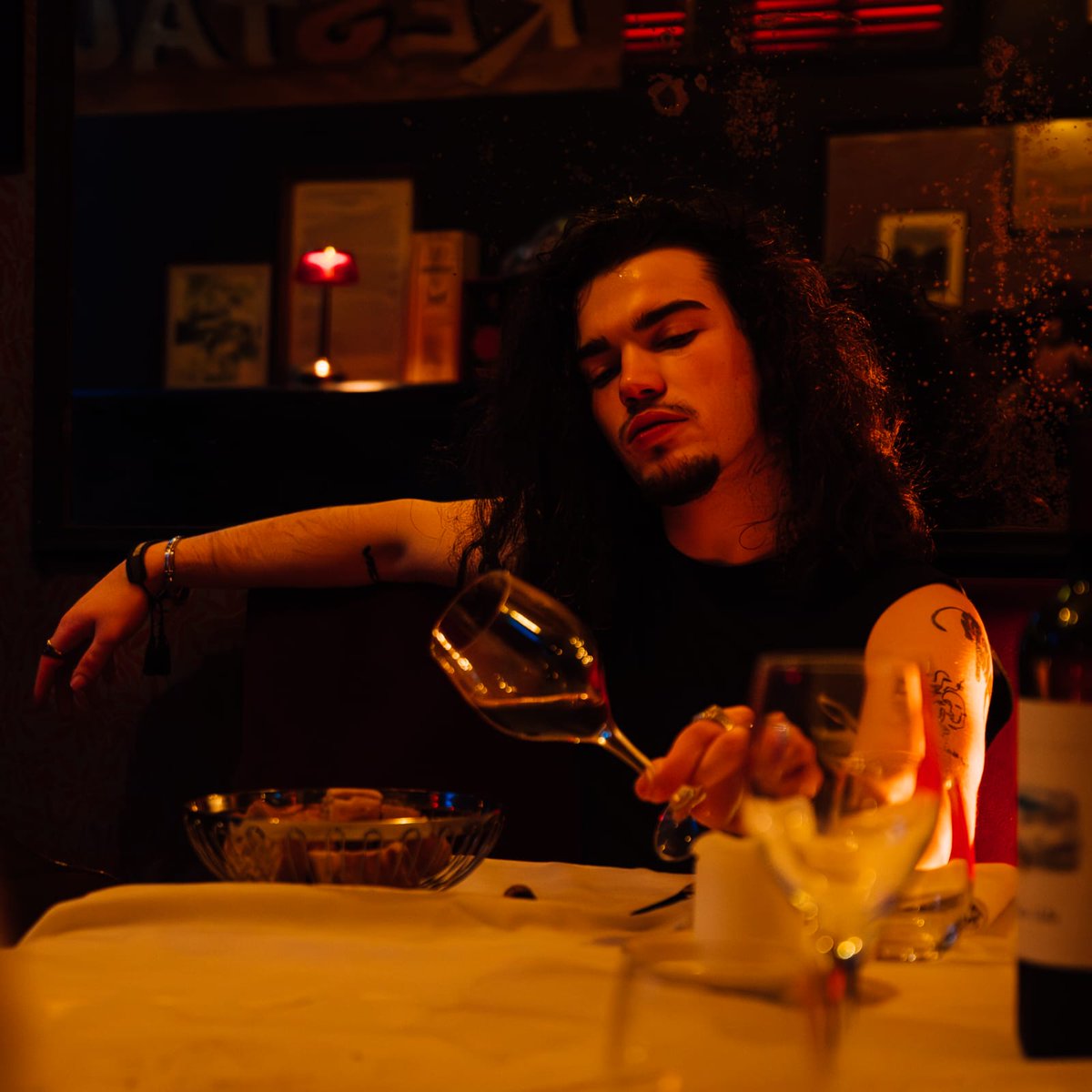 LeKarre's tweet photo. 🚨Palas, jeune artiste de 20 ans de la région parisienne, revient en force ce 14 juin.

Il sort "0 action" premier single de son prochain EP disponible sur toutes les plates-formes de streaming. 

"0 action" a une consonance très été grâce à ses toplines entêtantes qu'on y retrouve. 

📸: @ wizyraw sur Instagram 

Mix/mastering : @pushkproduction

🗓️ 14 juin ‼️