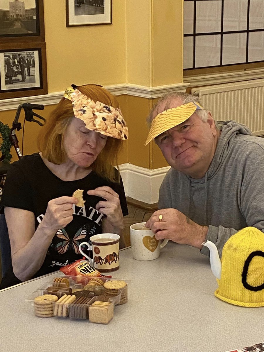 Camerados_org's tweet photo. What would you rather have on your pizza, anchovies or pineapple?  Is your football team Liverpool or Manchester Utd? Devizes #PublicLivingRoom #DunkOff discussed this vital topics, whilst rocking the hats!    
#WeAreCamerados
#DisagreeWell 
#LetsGetReadyToCrumble https://t.co/uaA3JnZojL