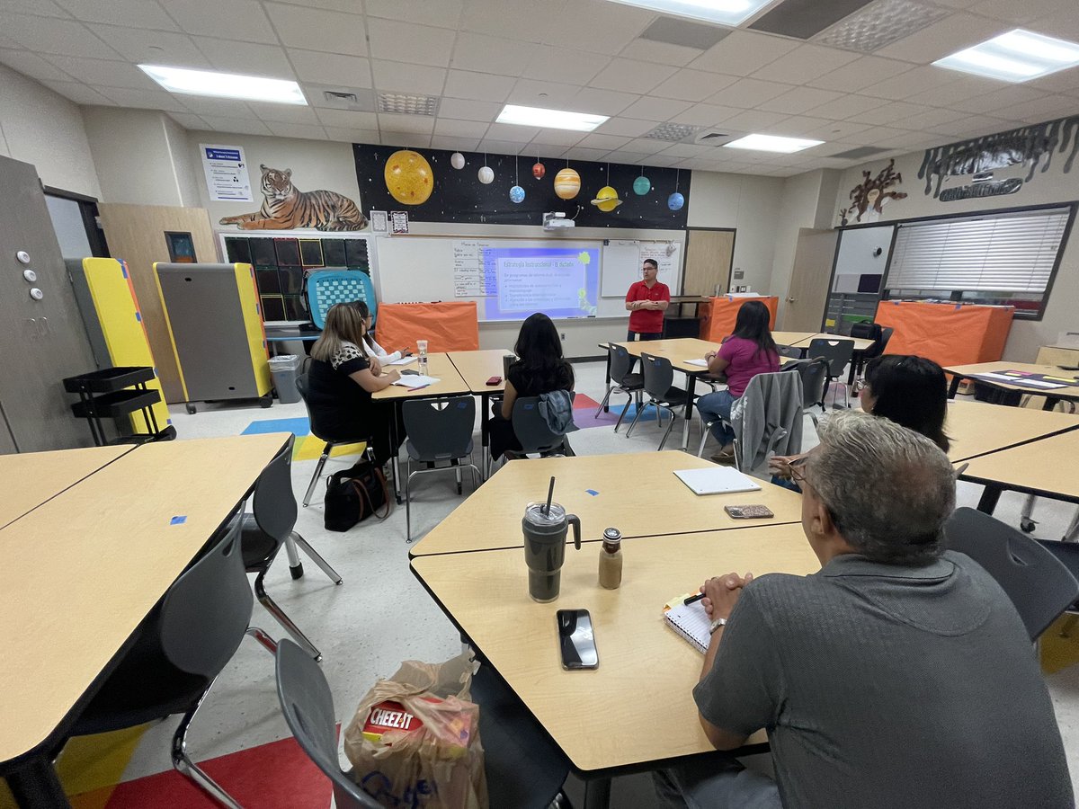 iperaltaAISD's tweet photo. Biliterate Writing: El dictado #summeracademy @AlvinISD_EL @AlvinISD https://t.co/sCHin0YlyE