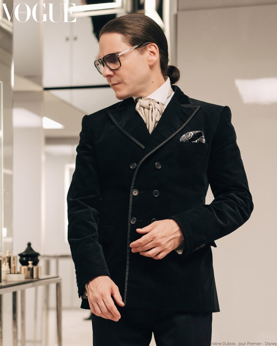 Le destin hors norme de #KarlLagerfeld est enfin porté à l’écran dans une série de six épisodes à visionner sur #Disney+.
Tout ce qu'il faut savoir sur la série ici --> trib.al/NRn0H7S

©Disney