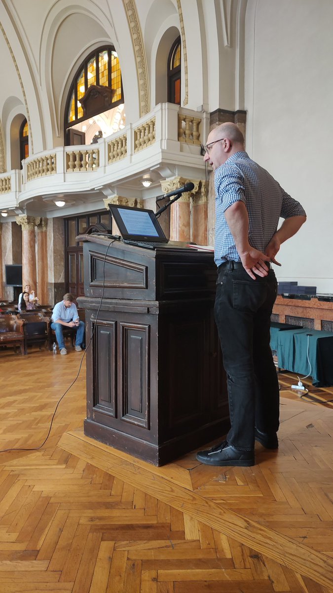 And, finally, Etienne Farvaque (Lille) concludes the first day of the 8th European Workshop on Political Macroeconomics with a talk on heat waves in the Eurozóne. #EWPM