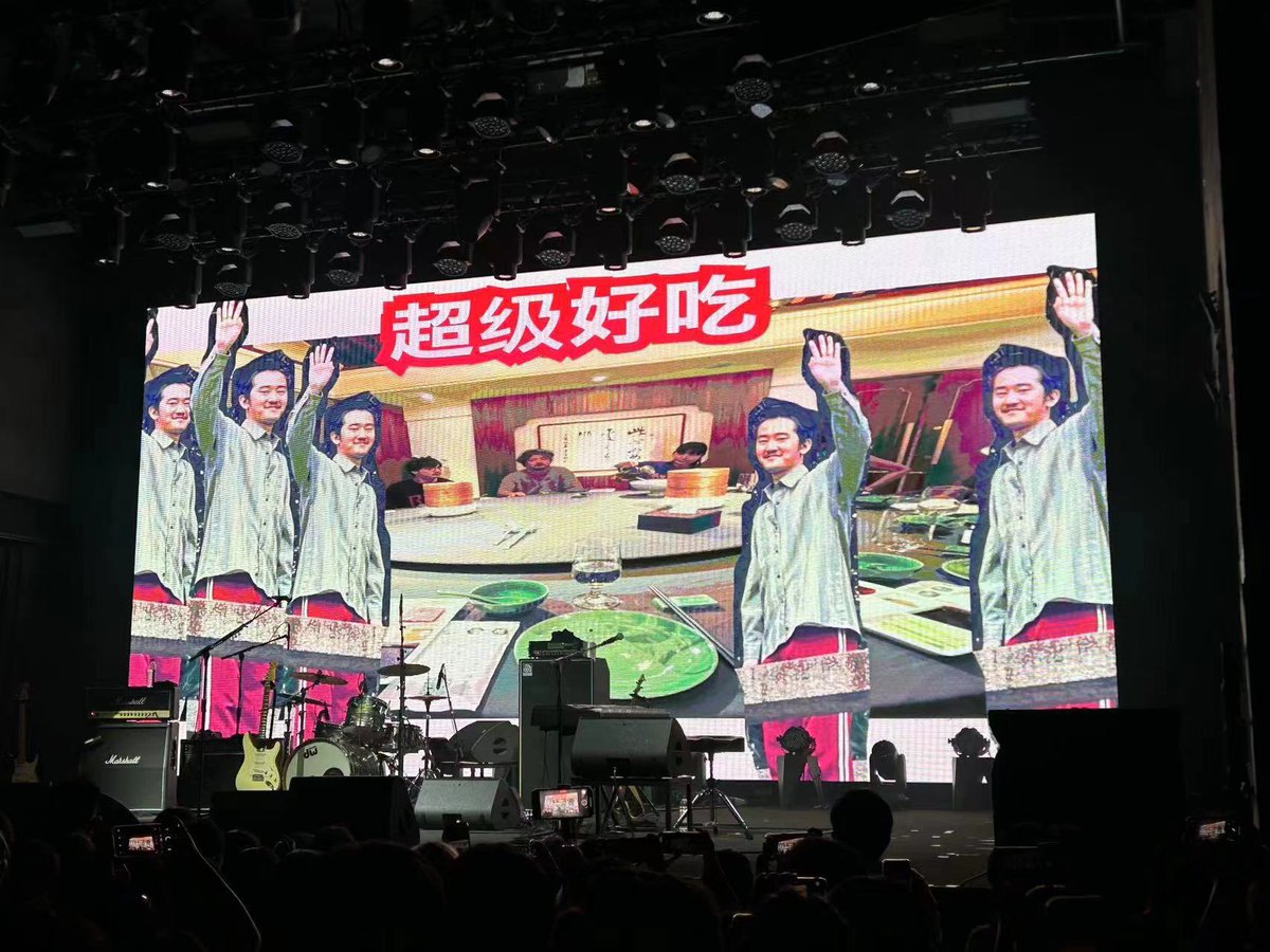 Derekneo_'s tweet photo. 謎の写真が現れました
写真に写っている中国語の意味は「超おいしい」 https://t.co/9cEPHmUair