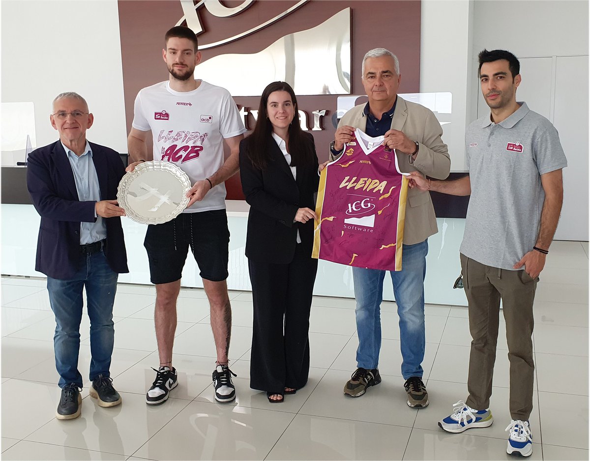 La directora general financera i acció corporativa del Grup ICG, Meritxell Pi, va rebre ahir als directius, entrenador i capità del ICG Força Lleida en motiu de l'ascens a l'ACB. "Portem set anys al projecte i que s'hagi culminat amb l'ascens és tot un orgull com a patrocinadors"