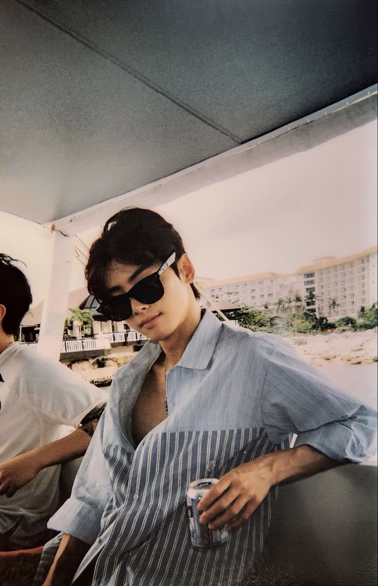 330film's tweet photo. pov: you’re on a summer date with eunwoo https://t.co/kE61F1pQiH