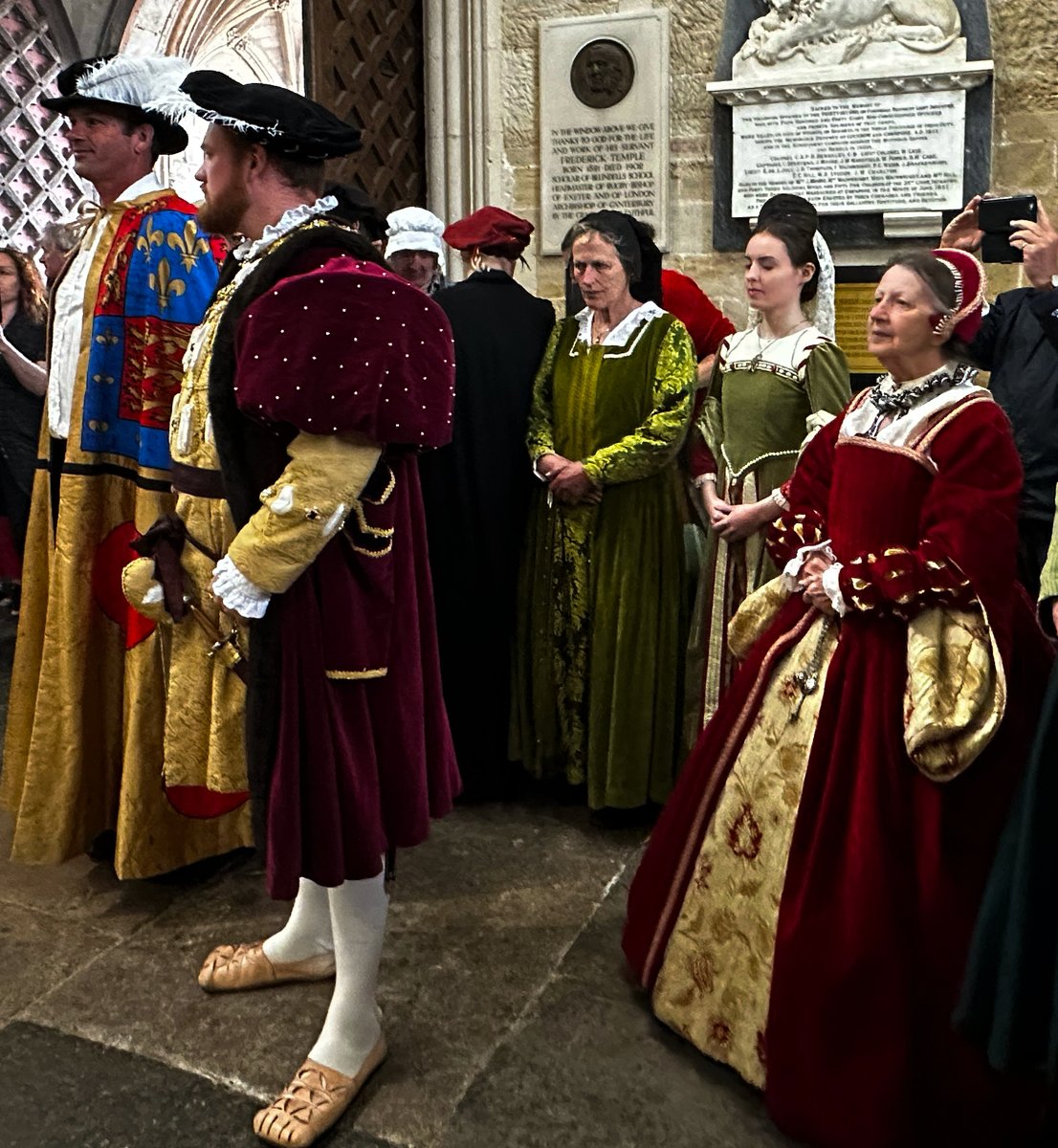 ExeterCathedral's tweet image. Today we had the honour of welcoming ‘King Henry VIII’ at Exeter Cathedral. ‘King Henry’ processed from Exeter Guildhall with his entourage towards the Cathedral and was greeted with ceremonial Tudor music performed by Exeter University Chapel Choir, and His Majesty’s Sagbutts…