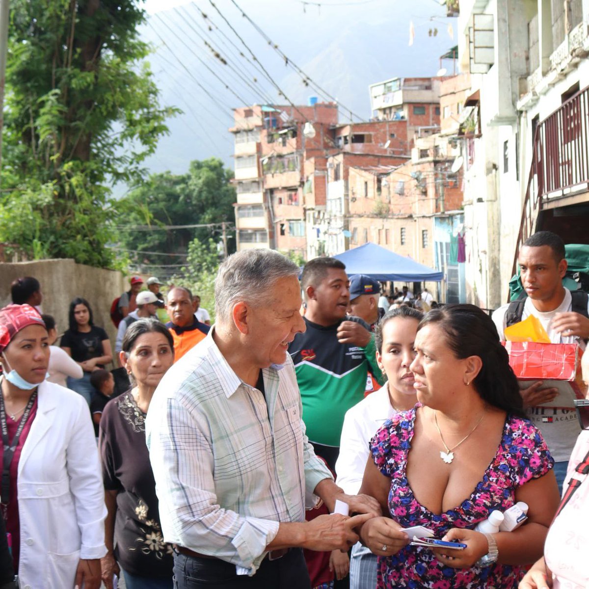 AlcaldíaSucre (@lalcaldiasucre) on Twitter photo #EnFotos 📷 Vecinos de los sectores El Plan Valle Fresco, en Mariches y de la calle Figueroa en Mesuca, disfrutaron de un gran despliegue de Gobierno de Calle junto al Alcalde <a href="/JoseVRangelA/">José Vicente Rangel A</a>, llevando atención social y salud integral a las familias 🙌🏼⚕️ #VenezuelaPotencia #EnFotos 📷 Vecinos de los sectores El Plan Valle Fresco, en Mariches y de la calle Figueroa en Mesuca, disfrutaron de un gran despliegue de Gobierno de Calle junto al Alcalde <a href="/JoseVRangelA/">José Vicente Rangel A</a>, llevando atención social y salud integral a las familias 🙌🏼⚕️ #VenezuelaPotencia