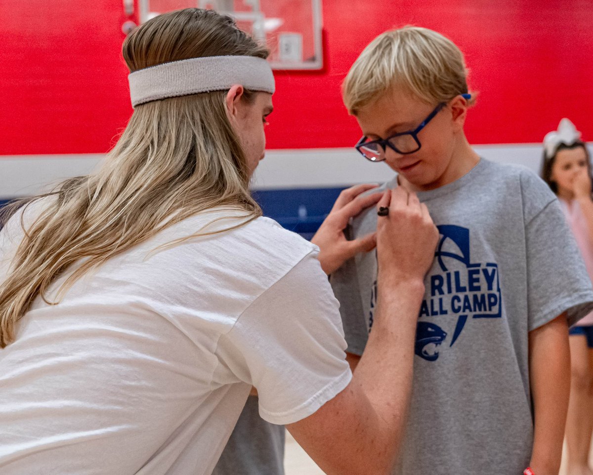 Metamora Boys Basketball (@metamorabbb) on Twitter photo <a href="/EthanKizer21/">Ethan Kizer</a> still ballin out and singing shirts - still growing the game and the spirit of kids everywhere he goes! <a href="/EthanKizer21/">Ethan Kizer</a> still ballin out and singing shirts - still growing the game and the spirit of kids everywhere he goes!