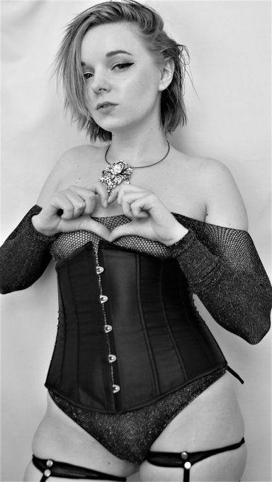 🖤🖤🖤 https://t.co/7CCKp5cLPs