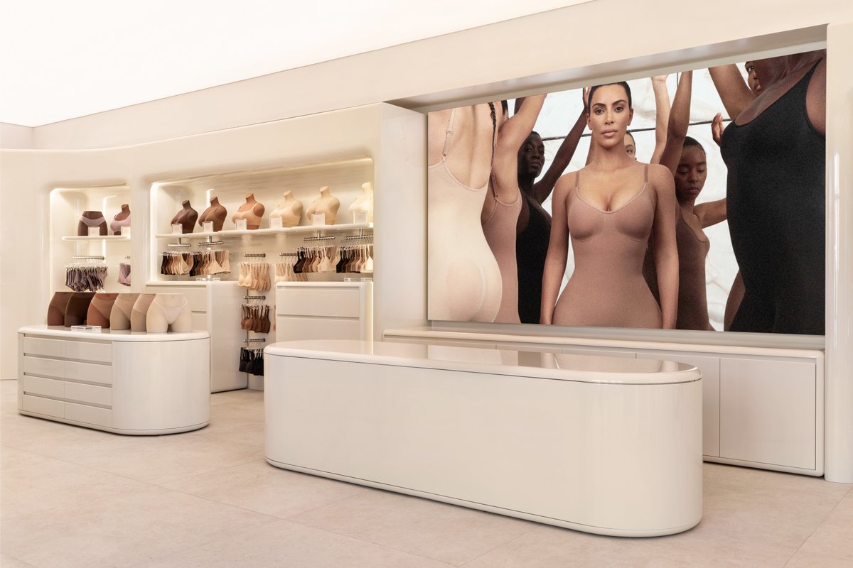 KimKardashian's tweet image. NOW OPEN: SKIMS GEORGETOWN.

Visit our first permanent location at:
3300 M Street NW
Georgetown, Washington, DC 20007

Hours:
Mon-Sat: 10AM-8PM
Sun: 11AM-7PM