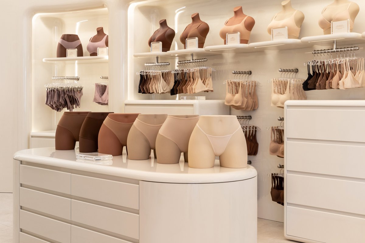 KimKardashian's tweet image. NOW OPEN: SKIMS GEORGETOWN.

Visit our first permanent location at:
3300 M Street NW
Georgetown, Washington, DC 20007

Hours:
Mon-Sat: 10AM-8PM
Sun: 11AM-7PM