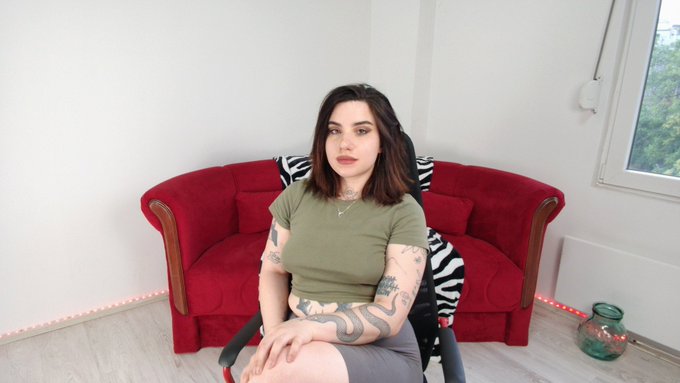 Going live in a bit!!!!!! https://t.co/dkE8CyfzUO https://t.co/ctBOZpgh8y<a href="/tag/gothgirl"class="tags"><span>#gothgirl</span></a><a href="/tag/streamergirl"class="tags"><span>#streamergirl</span></a><a href="/tag/girlstreamer"class="tags"><span>#girlstreamer</span></a>