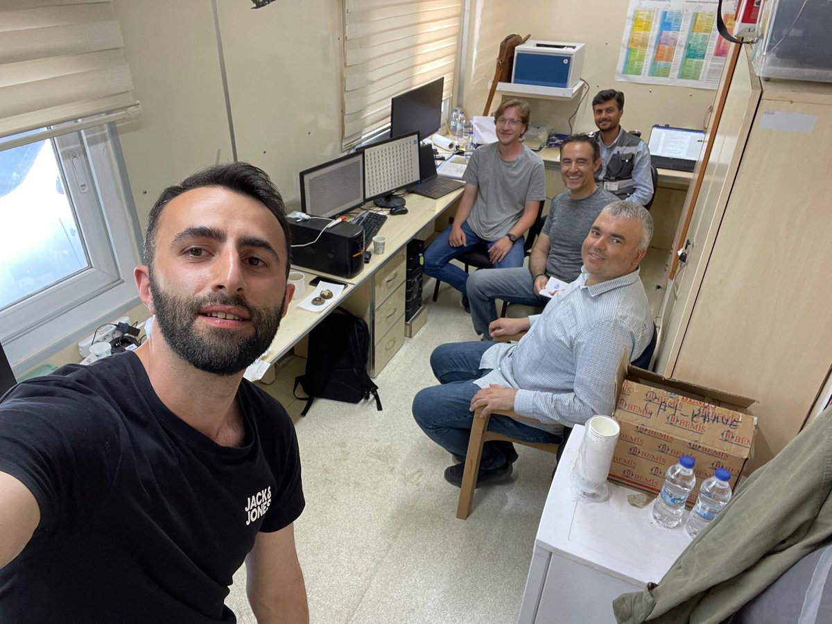 GeophysicistMan's tweet photo. #seismic #data #processing #promax #sercel #qc #geophone #analogfieldunit https://t.co/Oqr9D0ttbo