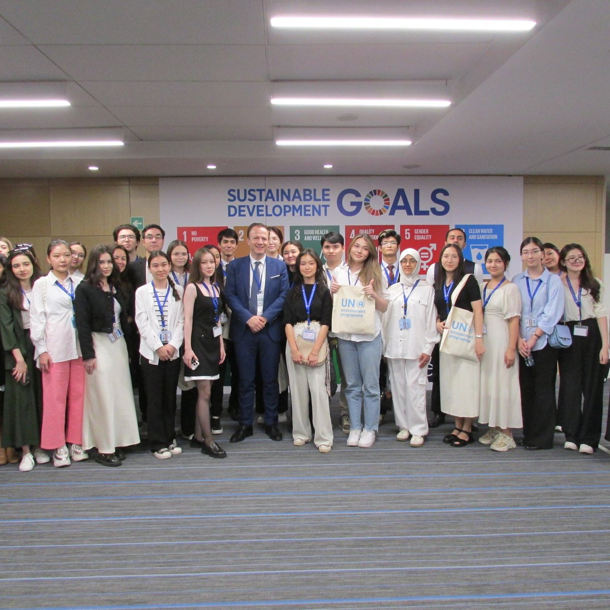 UN Environment Programme (UNEP) Europe 🌱 (@unep_europe) on Twitter photo Exciting day in Almaty, as <a href="/UNEP_Europe/">UN Environment Programme (UNEP) Europe 🌱</a> team met with Young university students from Kazakhstan.
A lively quiz about global environmental issues & the Young Champions of the Earth ignited passionate discussions & showcased the students' commitment to environmental stewardship🤝 Exciting day in Almaty, as <a href="/UNEP_Europe/">UN Environment Programme (UNEP) Europe 🌱</a> team met with Young university students from Kazakhstan.
A lively quiz about global environmental issues & the Young Champions of the Earth ignited passionate discussions & showcased the students' commitment to environmental stewardship🤝