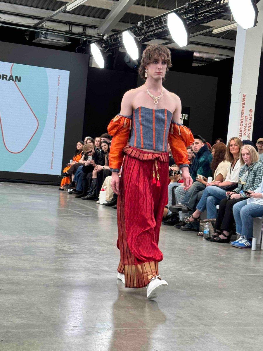 UniNorthants's tweet photo. Our fashion students showcasing their final collections at Graduate Fashion Week 👏
#uon #graduatefashionweek https://t.co/zajkT0jTr0