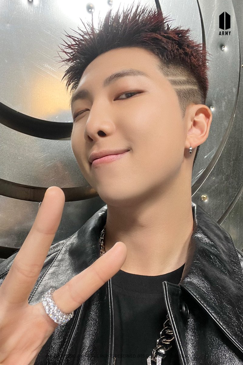 purpleloveplus's tweet photo. [MEMBRESÍA - ARMY]📸

¡Selfies especiales de BTS para ARMY en celebración del FESTA 2024!

©BTSMoments_ | @BTS_twt #BTSARMY https://t.co/y1vnLm1ca1