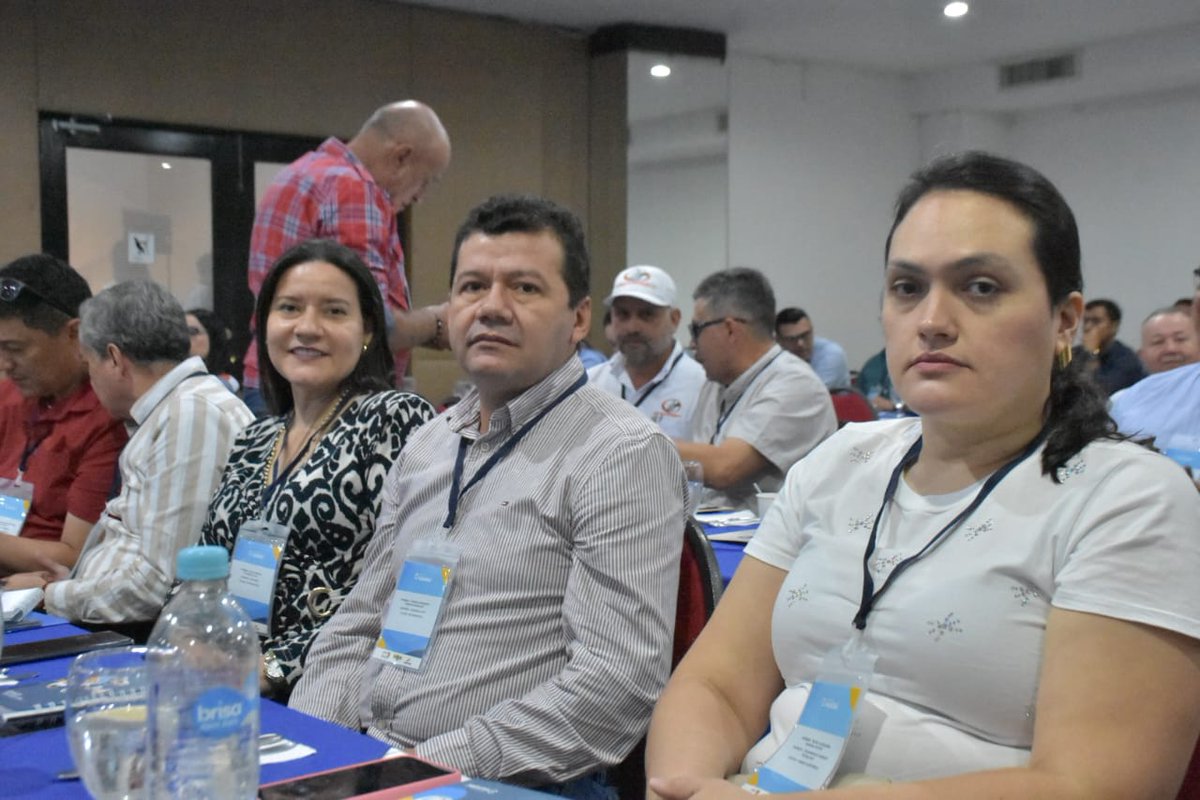 🌟 #Hoy, los empresarios de transporte de pasajeros por carretera en Bucaramanga participan en el foro de la #UnidadGremial. La <a href="/Supertransporte/">SuperTransporte 🇨🇴</a> #EscuchaALasRegiones. Nuestros Directivos <a href="/Marinotrans/">Marino Quintero T</a> y <a href="/joseyesidr/">JOSE YESID</a> dan la apertura. 🚌🚕🚃💼 ¡Juntos por un mejor transporte!
