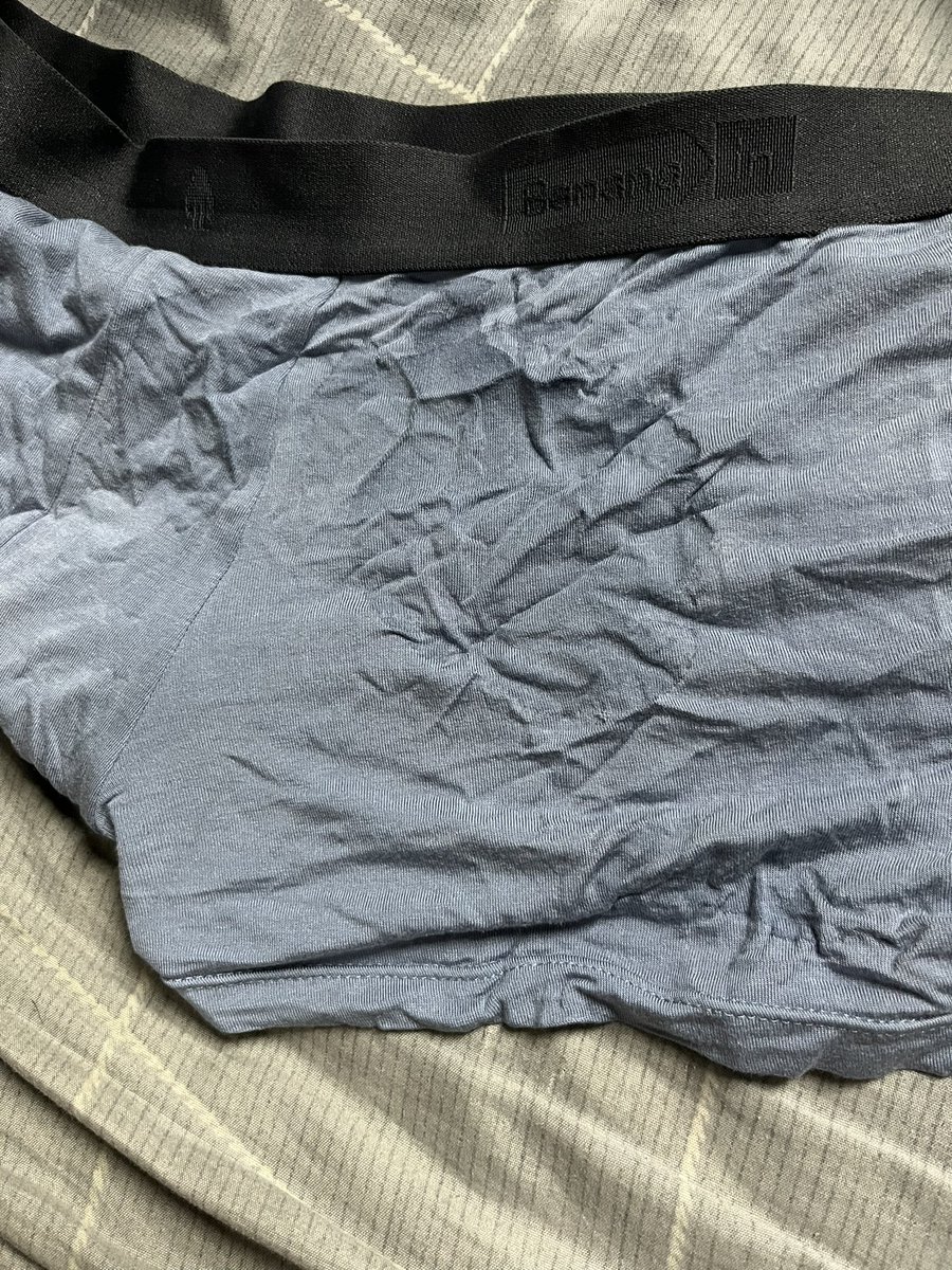 骚逼你爹的原味遗精内裤想舔吗 傻逼是不是看见就不争气的流口水了 #遗精 #内裤  #SM #反差 #无脑傻逼