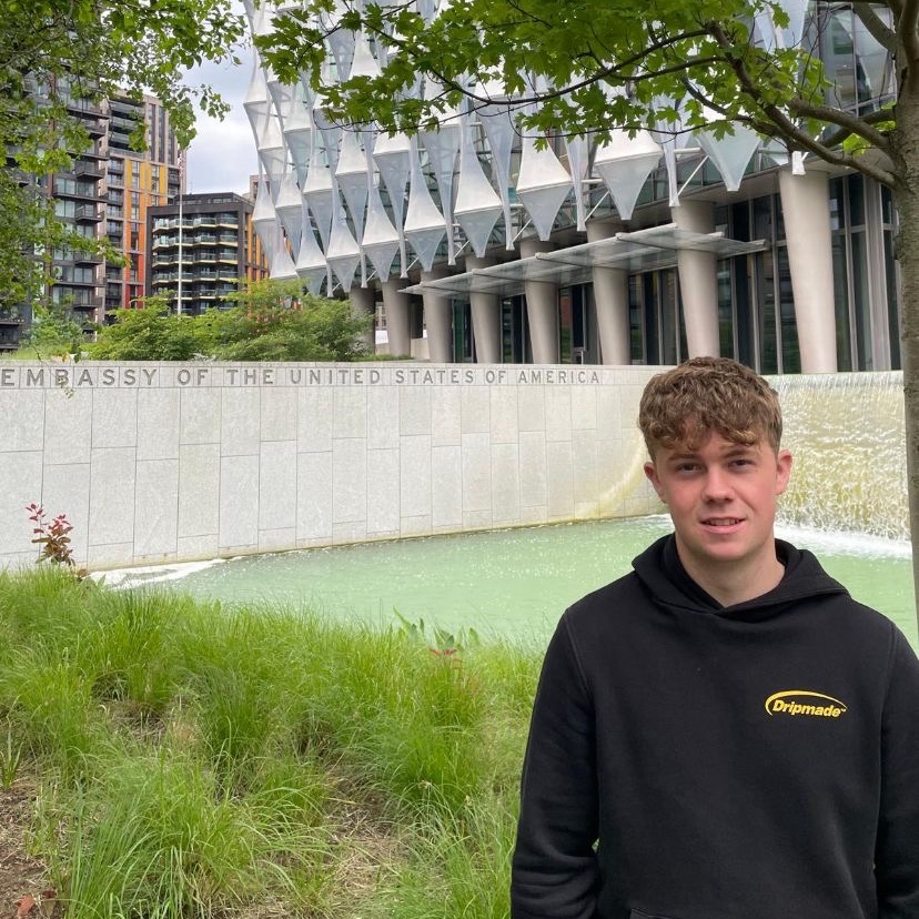 ✅🇺🇸⚽️

Future Pro USA client Josh MacDonald pictured here outside the US Embassy in London after having his visa approved!✅ 

#futureprousa