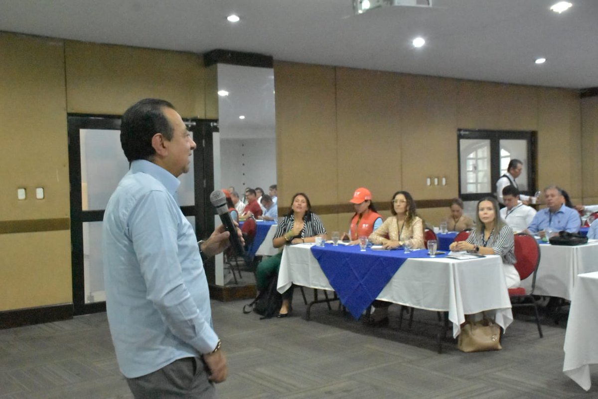 "Es grato abrir este encuentro de #LaSuperEscucha a las Regiones en #Bucaramanga, resaltando que la labor de los empresarios del sector transporte para enfocarse en el usuario y en garantizarle un servicio de calidad": José Yesid Hernández Presidente Ejecutivo <a href="/AsociacionAditt/">ADITT</a>