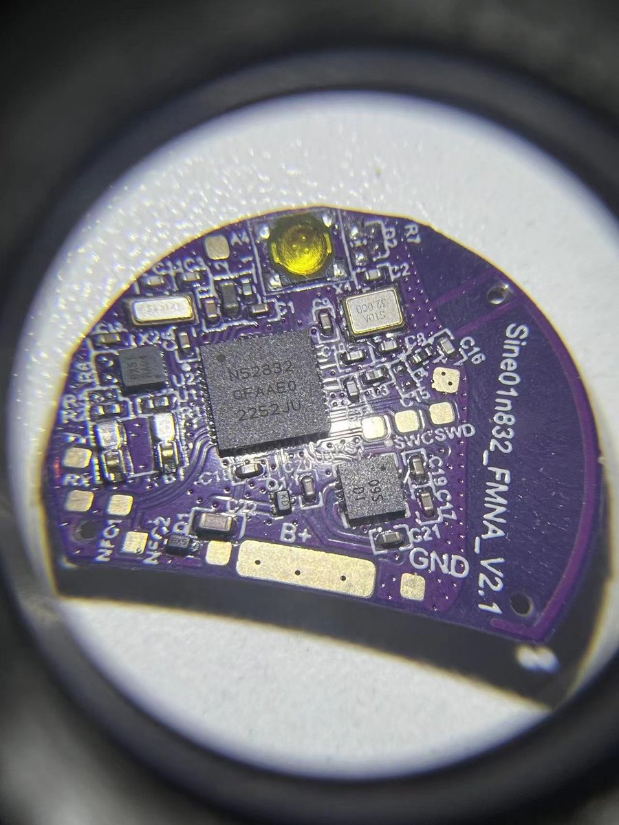 Independent research and development of this positioning loss prevention device our main control chip is to take the NORDIC NRF52832, also used the domestic TELINK 9215 model, in the price and availability of the NORDIC is still selected, some customers say that expensive!