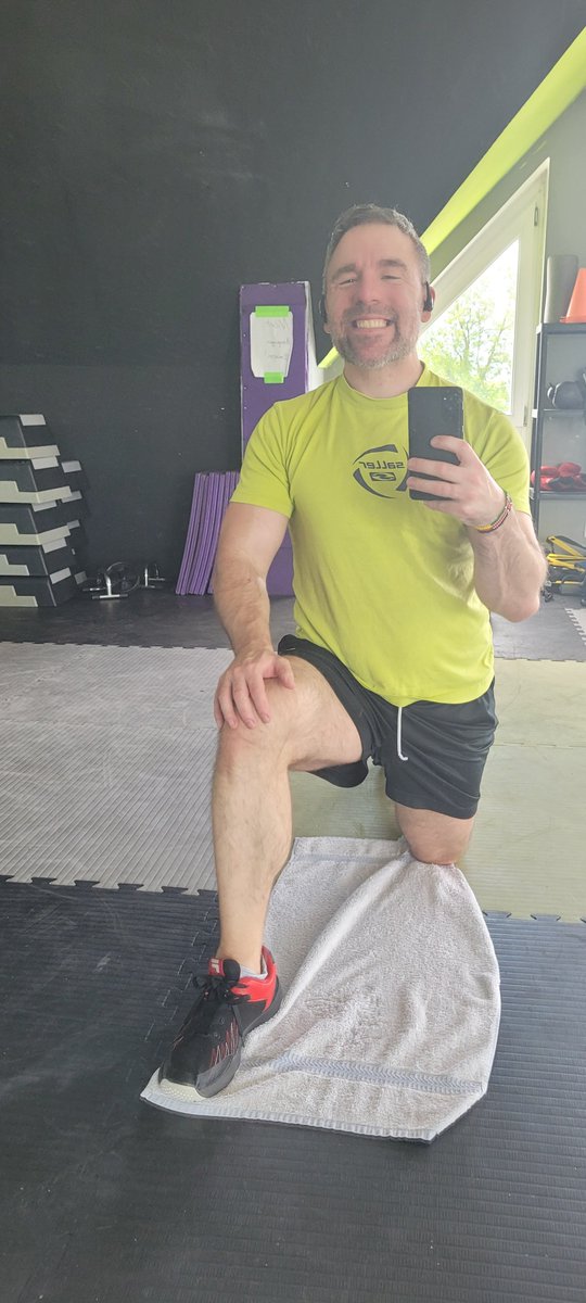 Pundit2000's tweet photo. For me #noontime is #gymtime ...
#ingreen #beardy #sporty https://t.co/ZuFhTGB7Ex