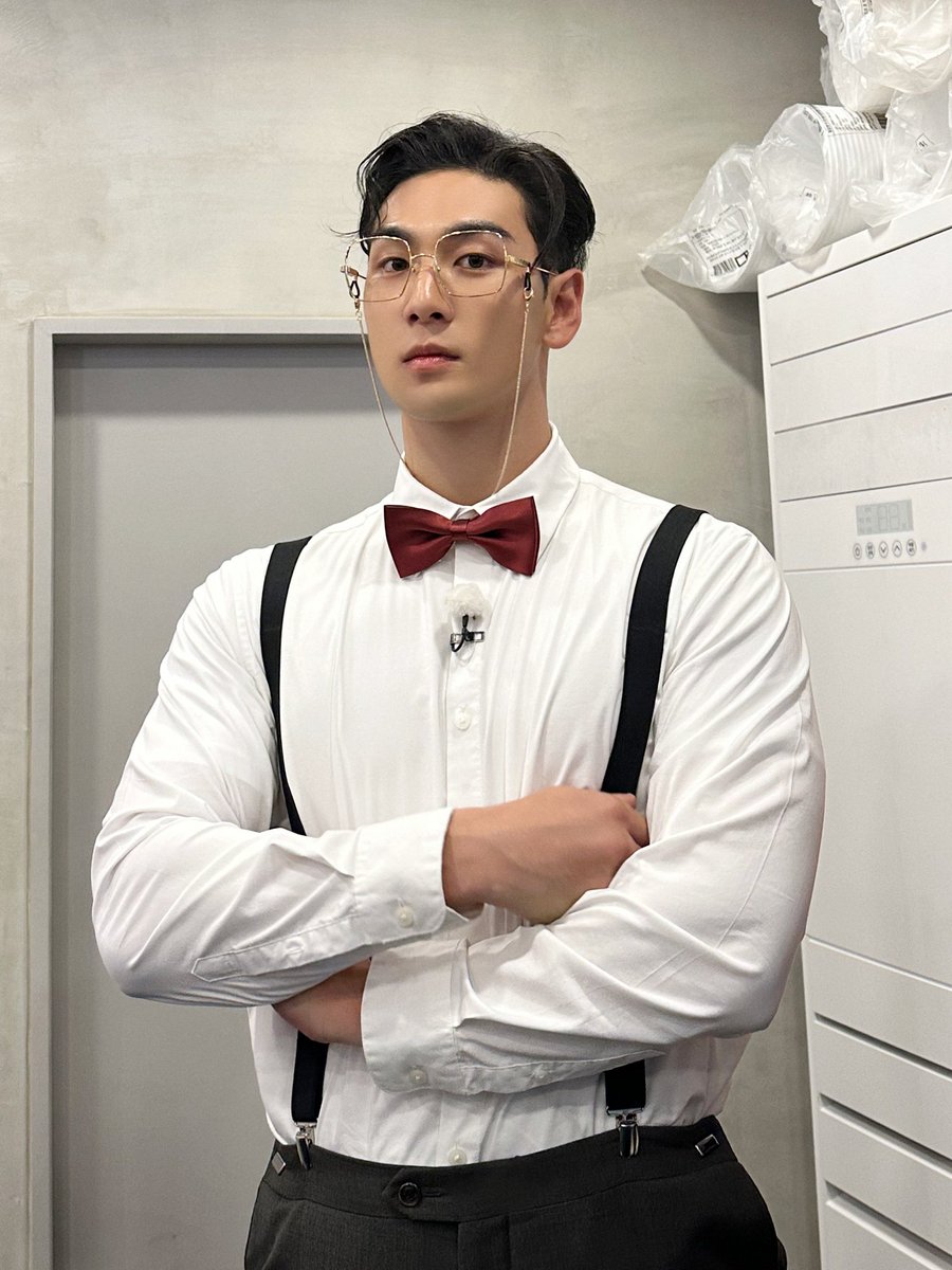 VainBlight's tweet photo. "Would you let me blow your back out dressed like this? Don't worry, I already know the answer is yes." https://t.co/dmDbyvxcYz