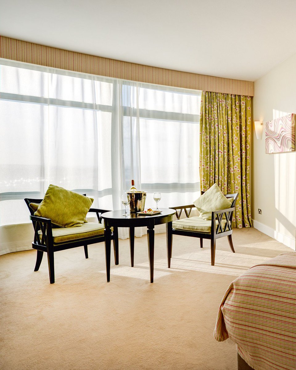 No1CorkHotel's tweet photo. After a day exploring Cork, unwind in our bright & airy bedrooms at Cork International Hotel. Ultimate comfort awaits! ππ
Book Online at https://t.co/ajpaiNPWGH
#Cork #Purecork #HotelsCork #HotelBreaks https://t.co/bZvA7qsxUI